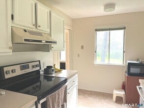 593 Heritage Vlg in Southbury, CT - Building Photo - Building Photo
