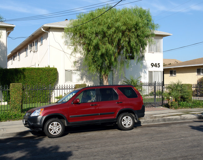 945 N Cedar St in Inglewood, CA - Building Photo - Building Photo