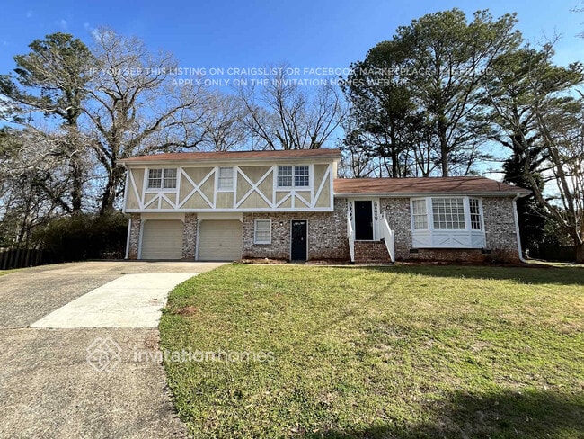 property at 230 Meadowood Ct