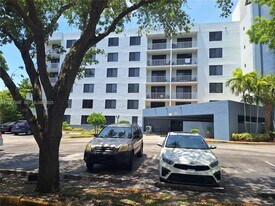 901 Hillcrest Dr in Hollywood, FL - Building Photo