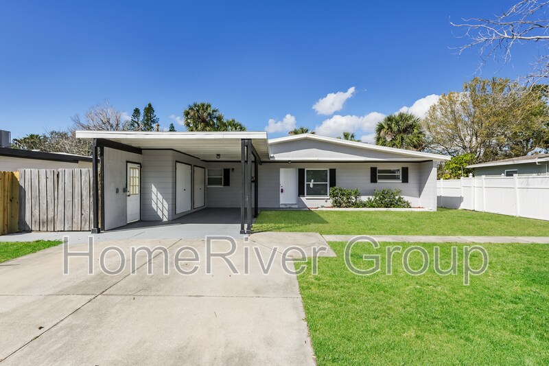 3934 Helena St NE in St. Petersburg, FL - Building Photo