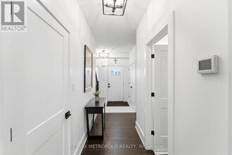 212 Iva St in Welland, ON - Building Photo - Building Photo