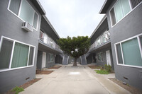 12746 - 12750 Caswell Ave in Los Angeles, CA - Foto de edificio - Building Photo