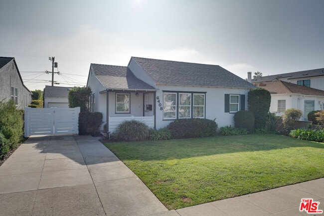 6408 W 82nd St in Los Angeles, CA - Building Photo - Building Photo