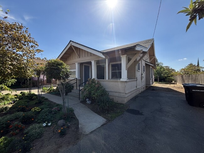 property at 2800 Ross Ave