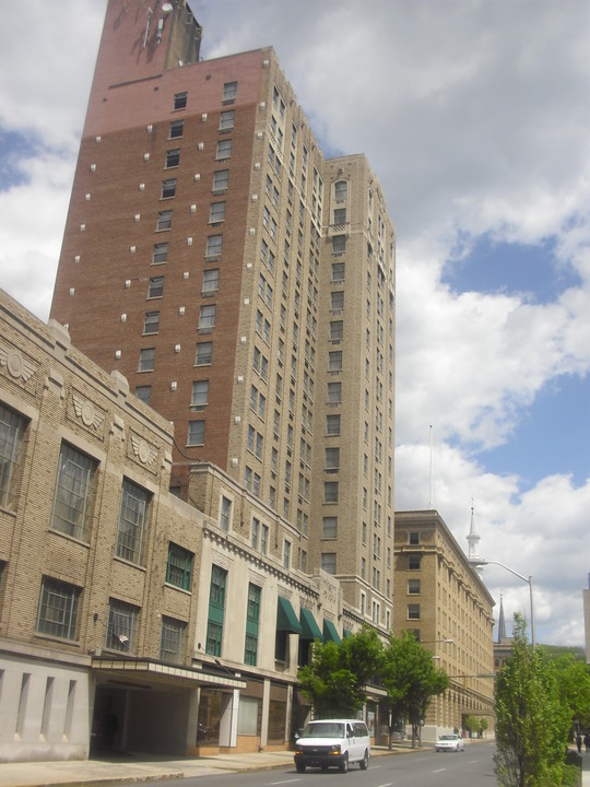 Lincoln Tower Apartments in Reading, PA - Building Photo