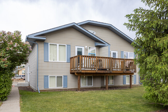 5111 36 St in Red Deer, AB - Building Photo - Building Photo