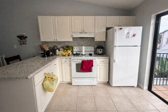 2871 W 76th St in Hialeah, FL - Building Photo - Building Photo