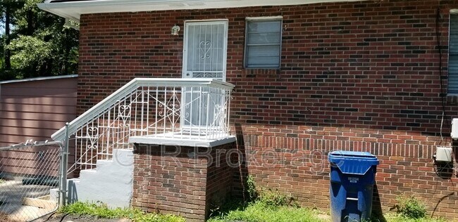 1533 Alder Ln SW in Atlanta, GA - Building Photo - Building Photo