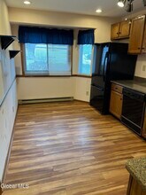 43 Green Meadow Dr in Clifton Park, NY - Foto de edificio - Building Photo