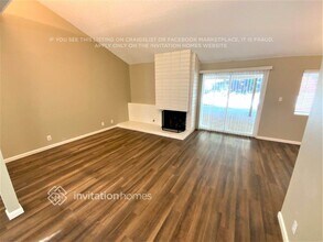 13427 Almetz St in Los Angeles, CA - Foto de edificio - Building Photo