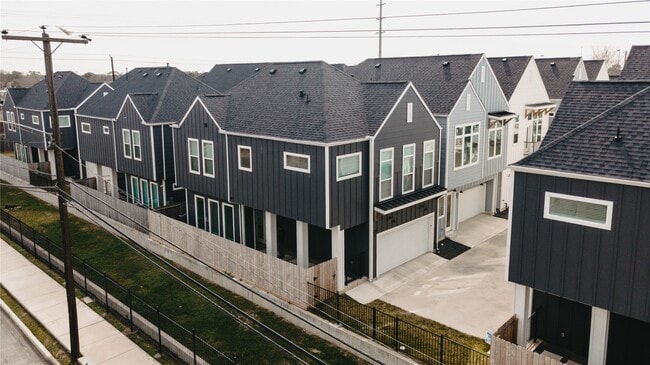 property at 5233 Hillman St