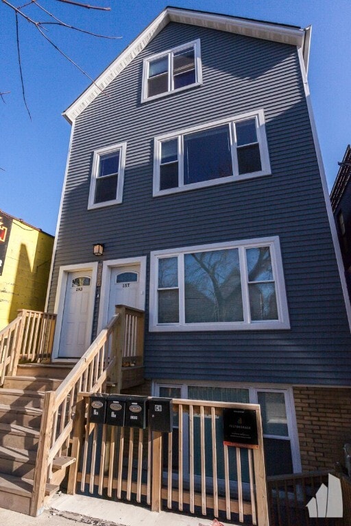2437 N Ashland Ave, Unit 2F