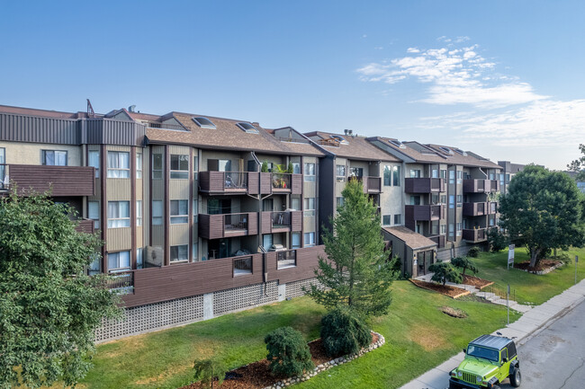 Chinook Terrace in Calgary, AB - Building Photo - Building Photo