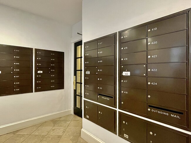 62 Queensberry St, Unit 2 in Boston, MA - Foto de edificio - Building Photo