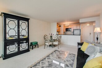 1150 N Lake Shore Dr in Chicago, IL - Building Photo - Building Photo