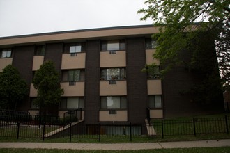 The Villages in Milwaukee, WI - Foto de edificio - Building Photo