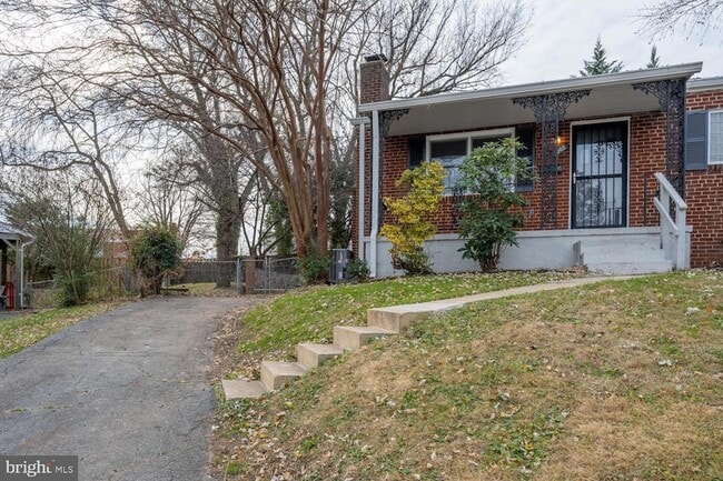 3903 Fairview Dr in Fairfax, VA - Foto de edificio - Building Photo