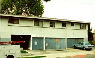 115 E Hillcrest Blvd in Inglewood, CA - Building Photo