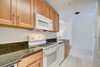 2020 Greenview Shores Blvd, Unit 108 in Wellington, FL - Building Photo - Building Photo