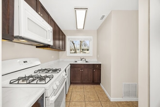 532 Alton Ct in Carol Stream, IL - Building Photo - Building Photo