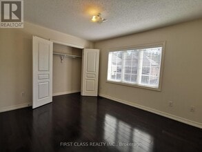 1140 Stuffles Cres in Newmarket, ON - Building Photo - Building Photo