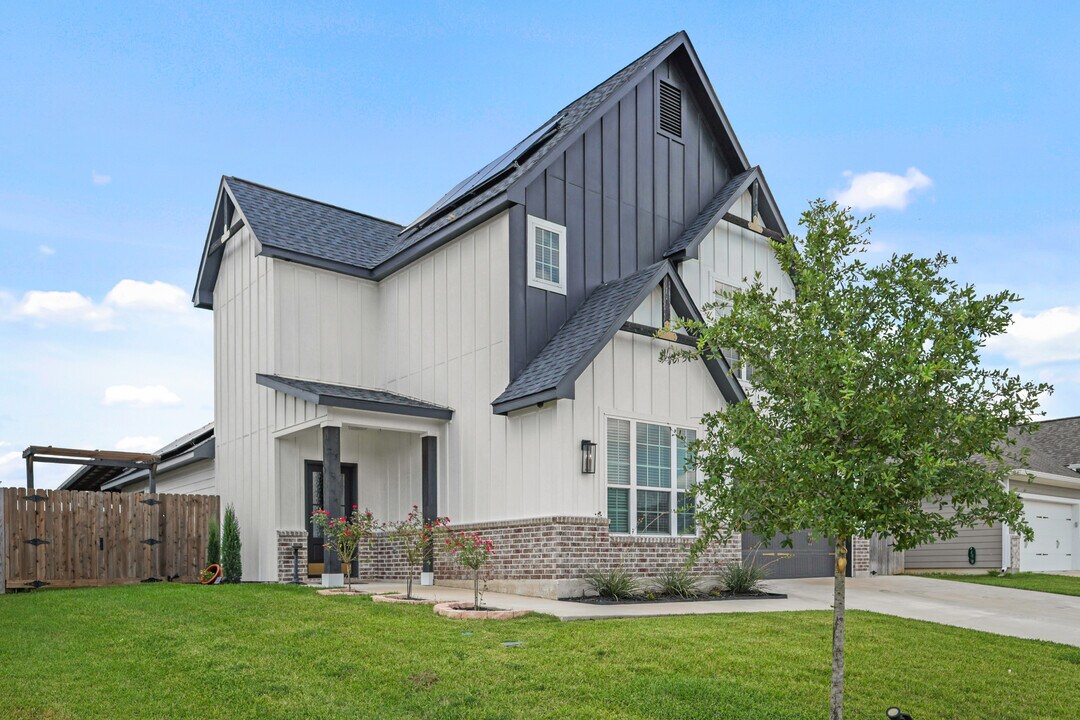 4141 Vintage Estates Ct in Bryan, TX - Building Photo