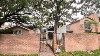 4714 N Cashel Cir in Houston, TX - Building Photo