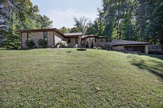 306 Forest Trce in Radcliff, KY - Building Photo - Building Photo