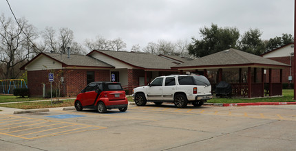 Mid-Towne I Apartments in Tomball, TX - Building Photo - Building Photo