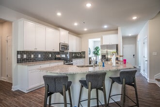 Chandler Station Rental Homes in Lawrenceville, GA - Foto de edificio - Interior Photo