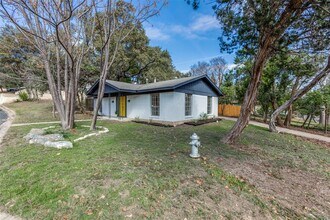 400 Cherry Hill Dr in Austin, TX - Building Photo - Building Photo