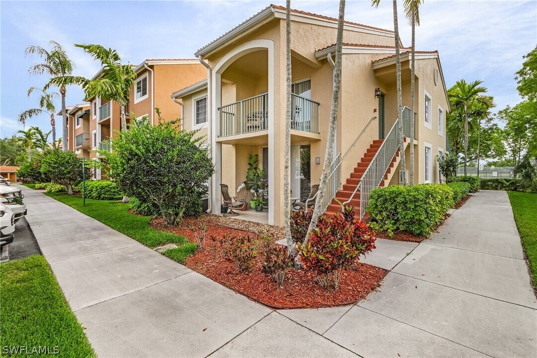 1180 Wildwood Lakes Blvd in Naples, FL - Building Photo