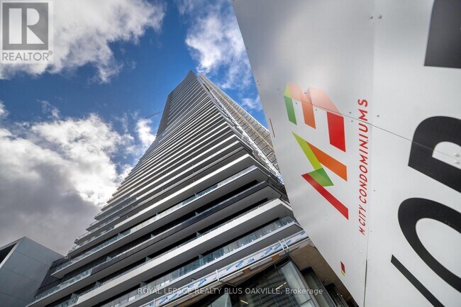 505 Webb Dr in Mississauga, ON - Building Photo - Building Photo