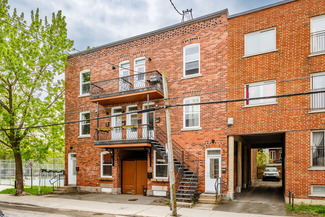 298 Saint-Ferdinand Rue in Montréal, QC - Building Photo - Building Photo