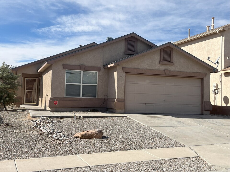 2305 Iron Gate Trail SW in Albuquerque, NM - Building Photo