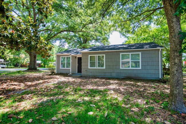 property at 1001 Avondale Rd