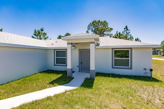 902 Lytle St E in Lehigh Acres, FL - Building Photo - Building Photo