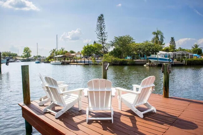 625 Flamingo Dr in Apollo Beach, FL - Building Photo - Building Photo