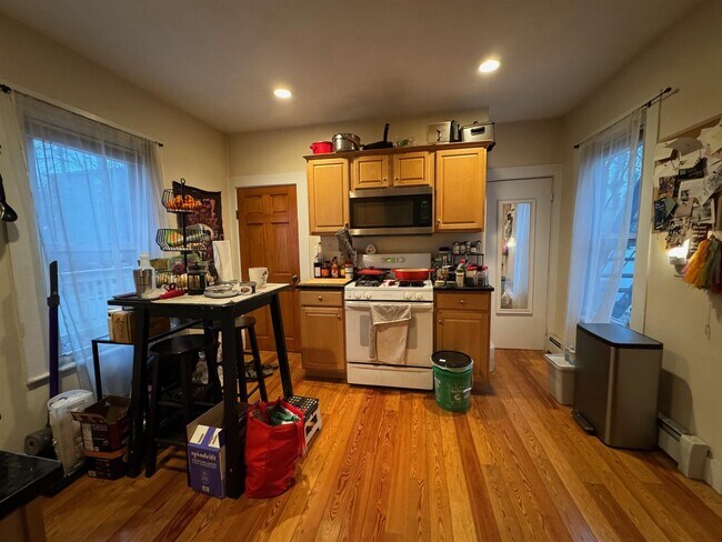 40 Chester St, Unit #1R in Somerville, MA - Building Photo - Building Photo