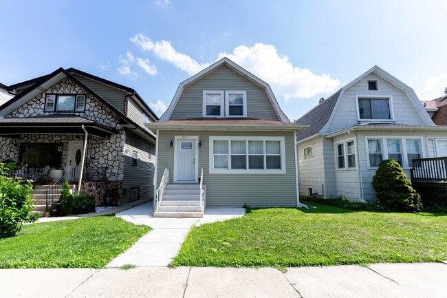 property at 4717 W Berteau Ave