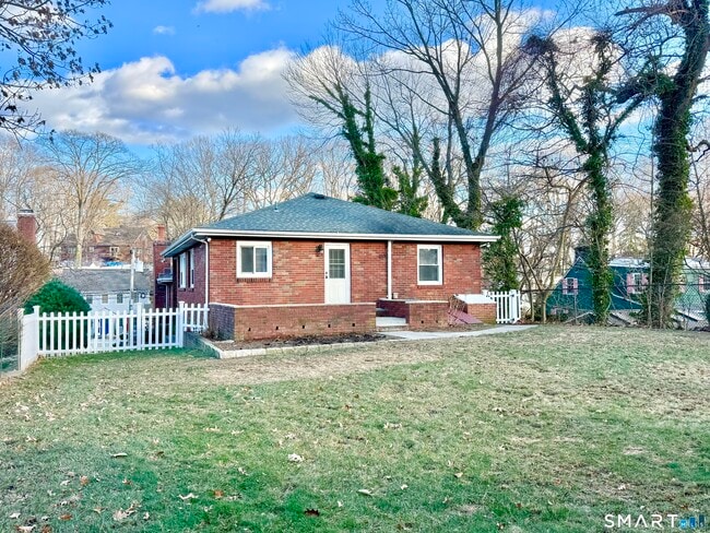 36 Center Dr in Greenwich, CT - Building Photo - Building Photo