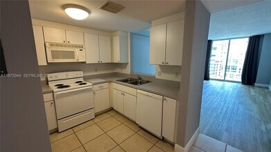 1250 S Miami Ave, Unit 1012 in Miami, FL - Building Photo - Building Photo