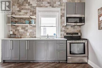 5700 Spring St in Niagara Falls, ON - Building Photo - Building Photo