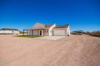 1027 N 360th Ln in Tonopah, AZ - Building Photo - Building Photo