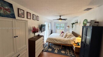 6238 Hayes St in Hollywood, FL - Building Photo