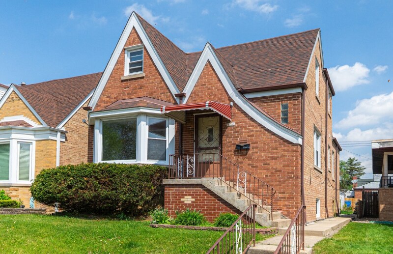 6640 W Foster Ave in Chicago, IL - Building Photo