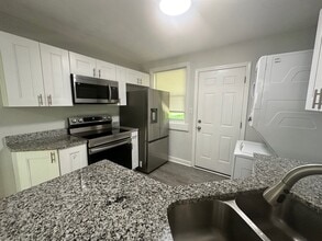 2252 Reuben St in Virginia Beach, VA - Building Photo - Building Photo