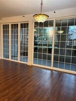 1720 NE Green Oaks Blvd in Arlington, TX - Building Photo