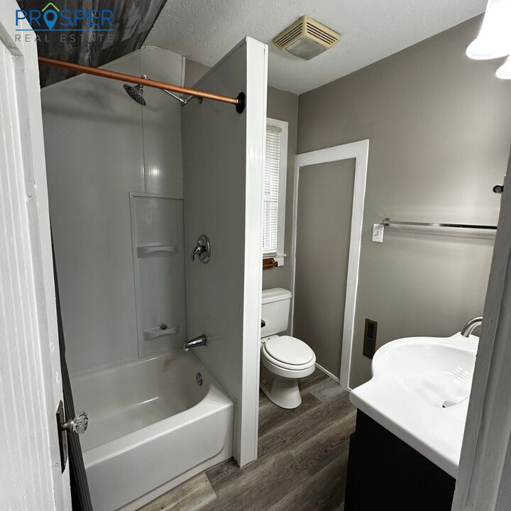 828 Niagara St in Eau Claire, WI - Building Photo